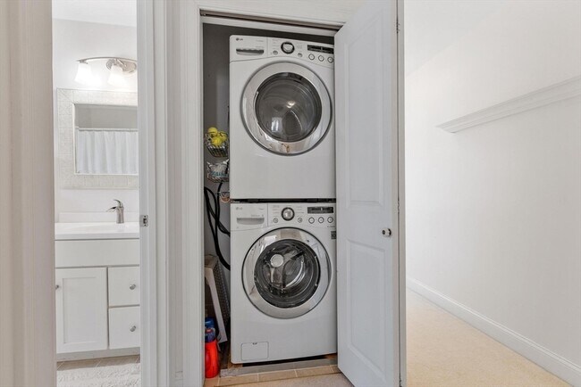 Building Photo - 60 Broadway St