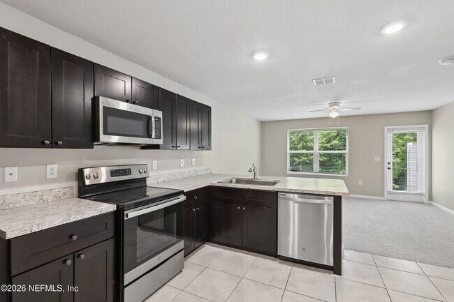 Building Photo - 5988 Creekside Crossing Dr