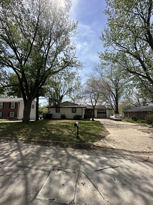 Primary Photo - 2437 Vaughn Dr