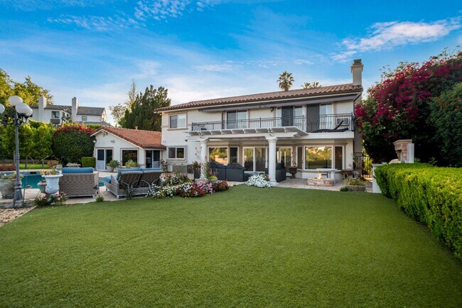 Building Photo - PRIVATE AND TRANQUIL COMPLETELY RENOVATED ...
