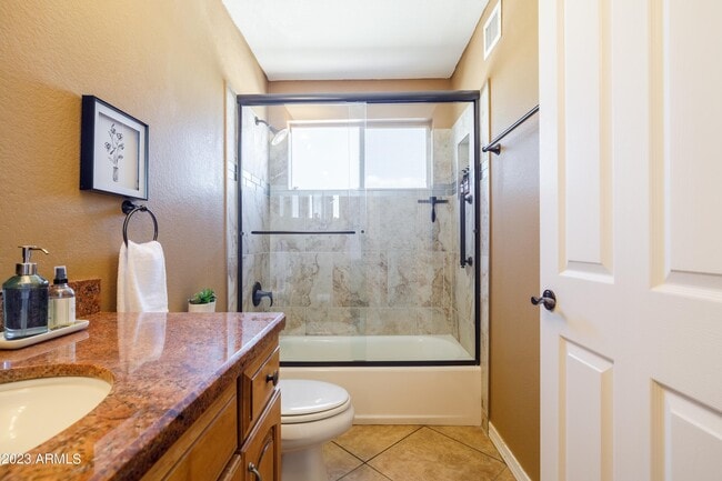 Building Photo - 1431 E Century Ave