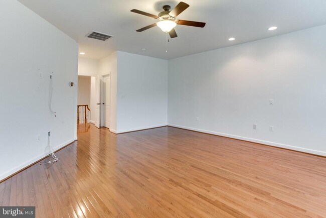 Building Photo - 18353 Fairway Oaks Square