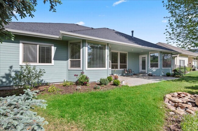 Building Photo - 3 Bedroom 3 Bathroom Home in Desirable Eag...
