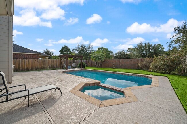 Building Photo - 9431 Thurber Ridge Dr