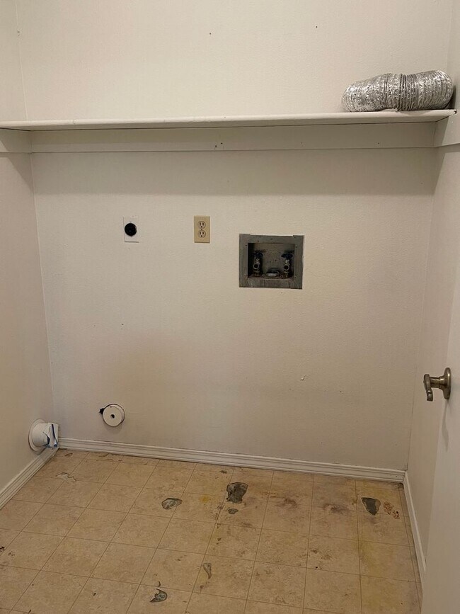 Building Photo - 2470 S. Mt. View