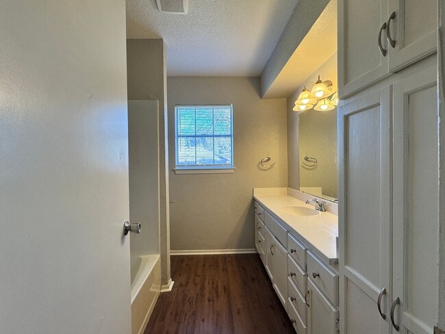 Building Photo - 405 Cypress Cir