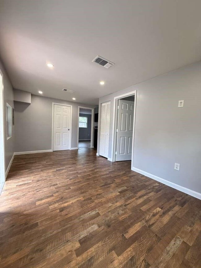 Building Photo - 4265 SW 62nd Ave