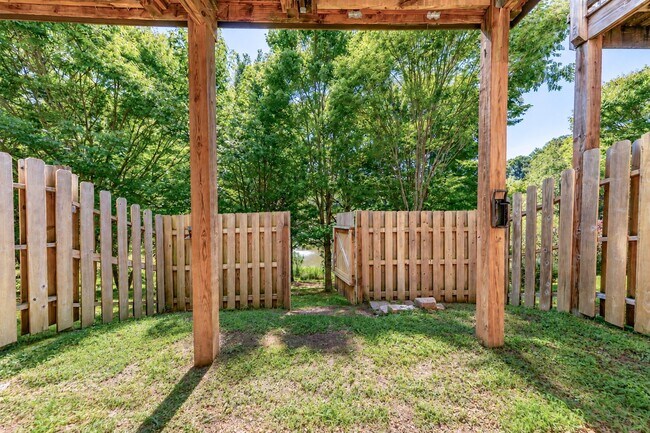Building Photo - 4624 Minutemen Way