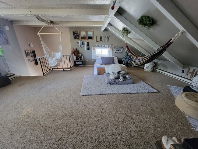 Building Photo - AVAILABLE JUNE 1st 2026 - 3 Bed 2 Bath Spacious Home near Campus