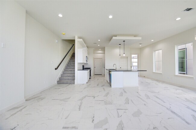 Building Photo - 2914 El Fenice Ln