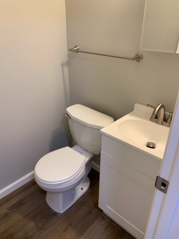 Building Photo - 2 W Academy Dr