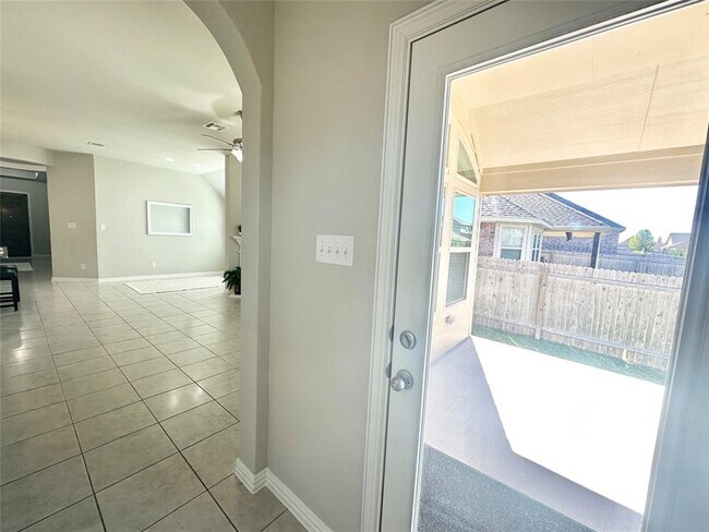 Building Photo - 1017 Hillrose Dr