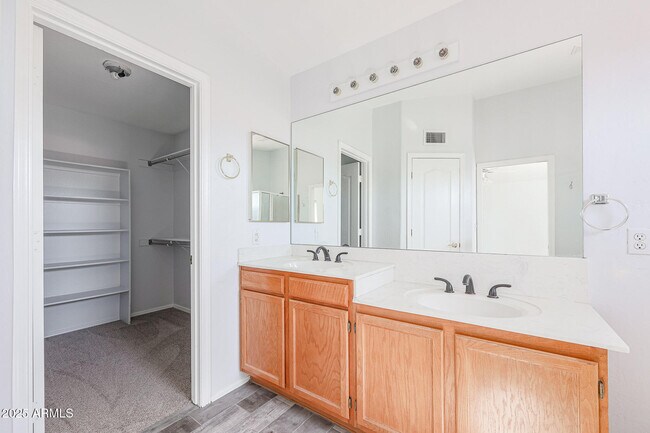 Building Photo - 4432 E Anderson Dr