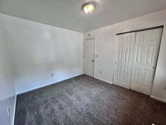 Building Photo - Gorgeous 4 Bedroom 2.5 Bath home in the he...