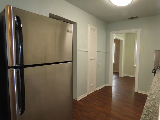 Building Photo - Charming 3 Bedroom, 2 Bath Home w/Den!