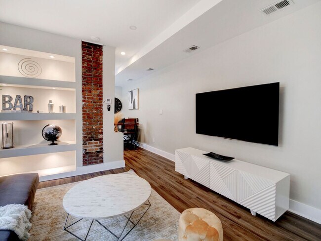 Building Photo - 88 Van Reypen St