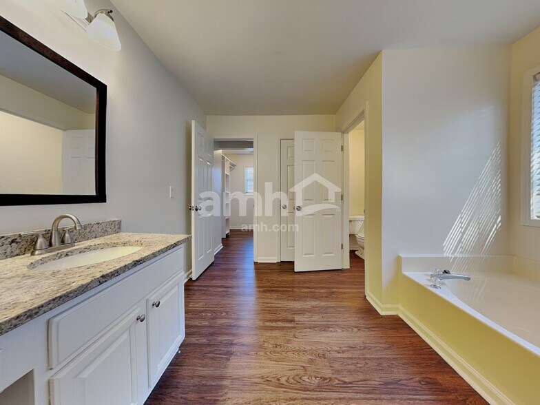 Building Photo - 4504 Insdale Ct NW