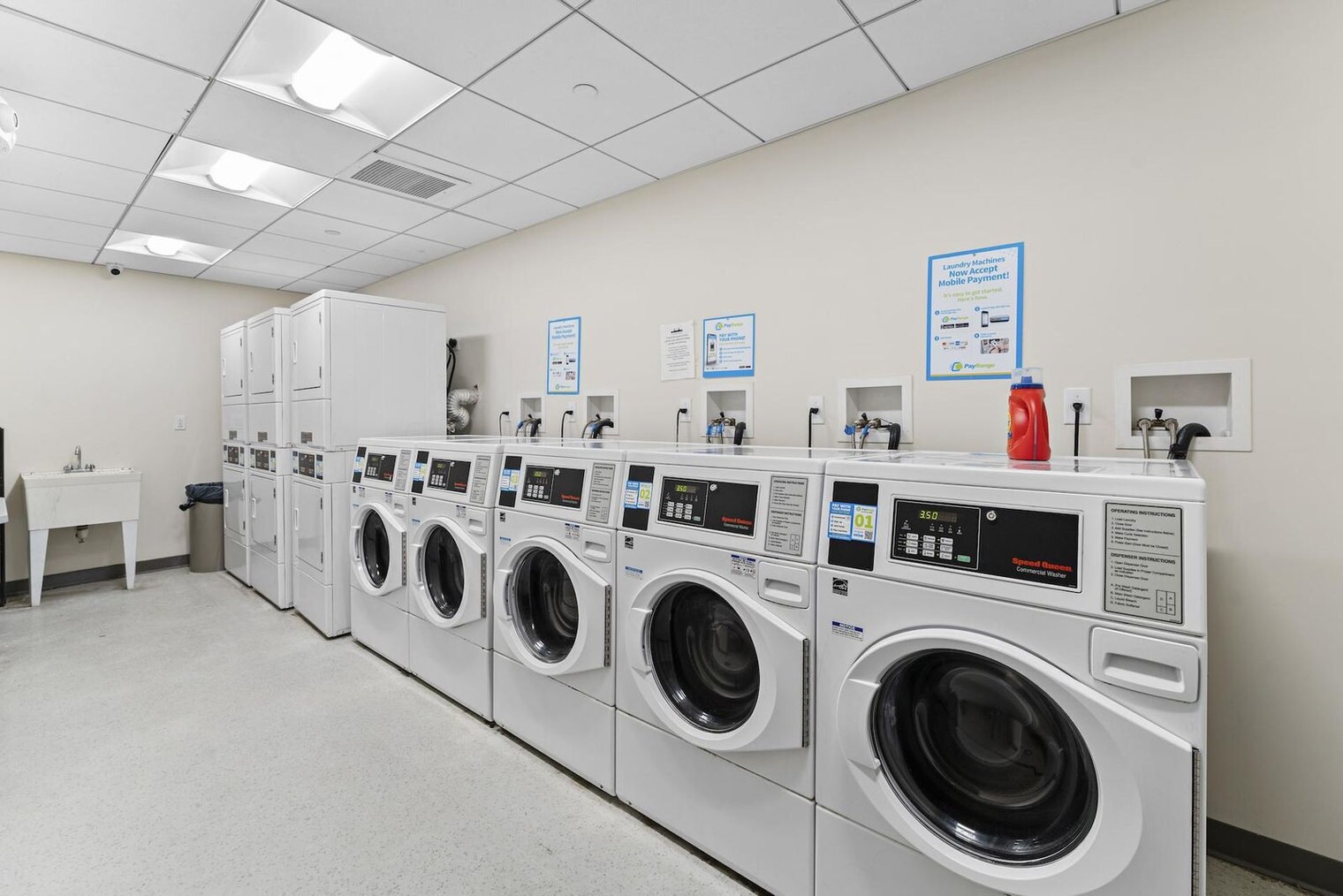 Building Photo - 601 Albany St