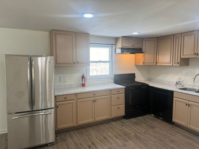 Building Photo - 752 Norwood Rd