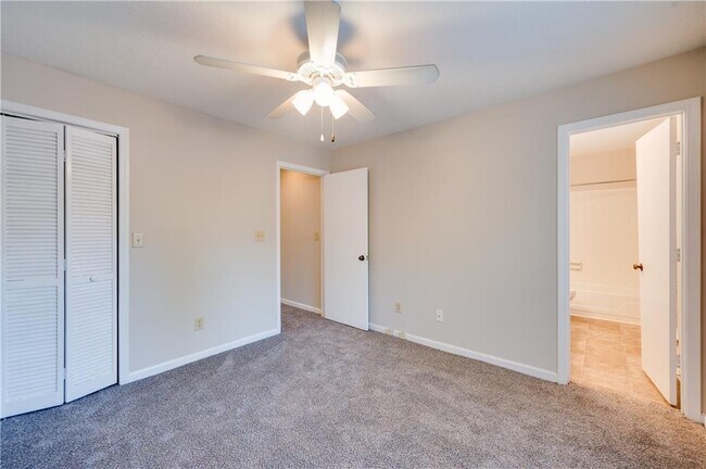 Building Photo - 466 Teal Ct