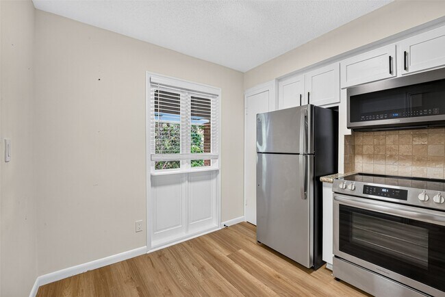 Building Photo - 6547 Bayou Glen Rd
