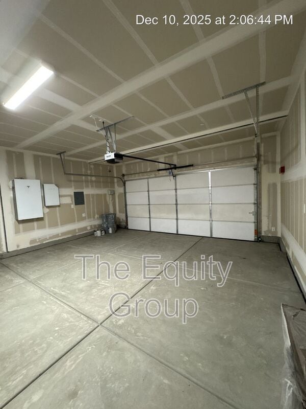 Building Photo - 1335 W Sedona Ave