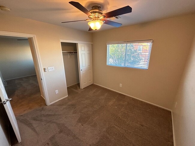 Building Photo - Gorgeous 3Bed/2.5Bath, 2-Story Home located in the SW part of the valley