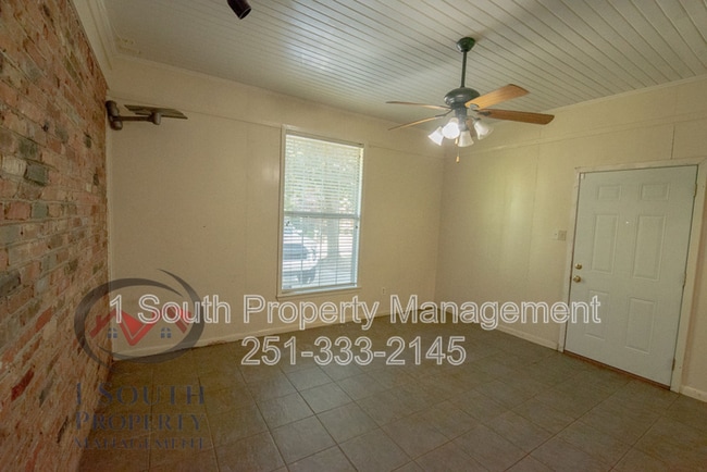 Building Photo - 5520 Vienna Ave