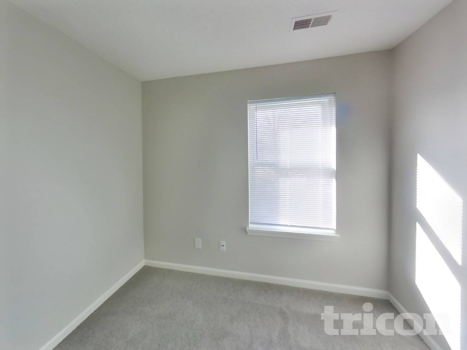 Building Photo - 9825 Rhodes Ln