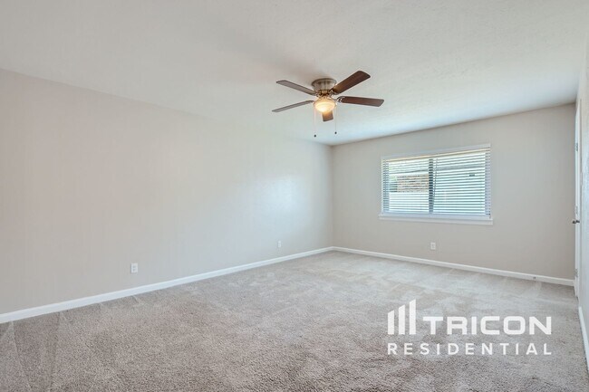 Building Photo - 8813 Willowbrook Dr