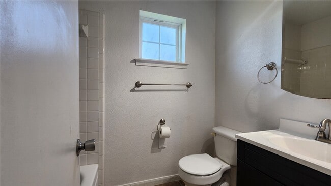 Building Photo - 223 Sycamore Dr