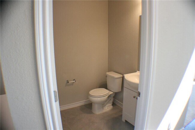 Building Photo - 212 Magna Ln