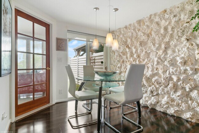 Building Photo - 208 Sims Creek Dr