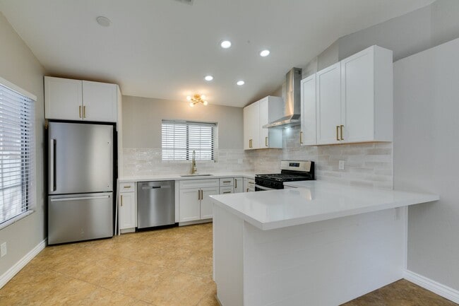 Building Photo - Stunning fully remodeled single-story home