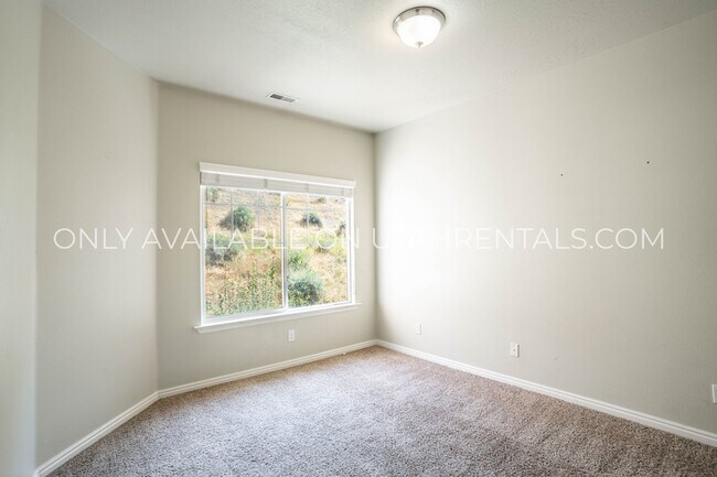 Building Photo - 1061 Canyon Meadow Dr