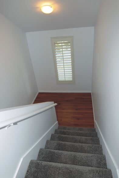 Building Photo - 9927 Independence Ave