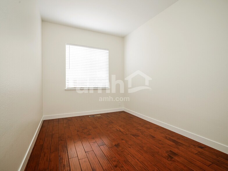 Building Photo - 6750 Diamond Glen Dr