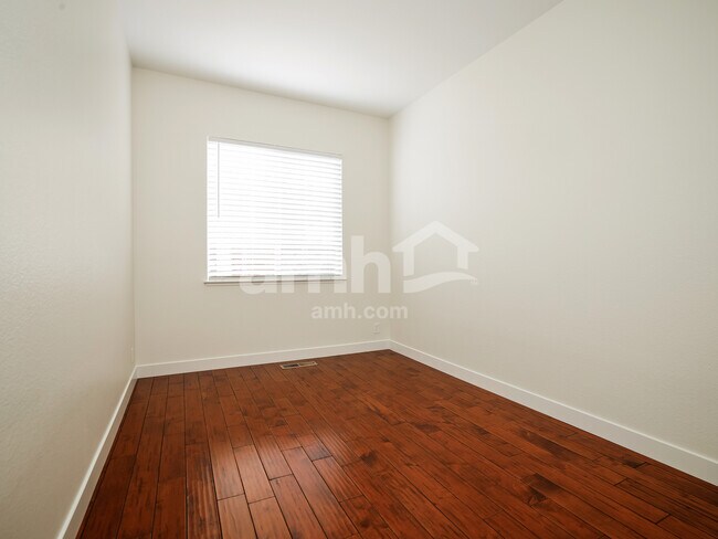 Building Photo - 6750 Diamond Glen Dr