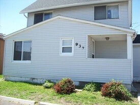 Building Photo - 937 N Pontiac Trl