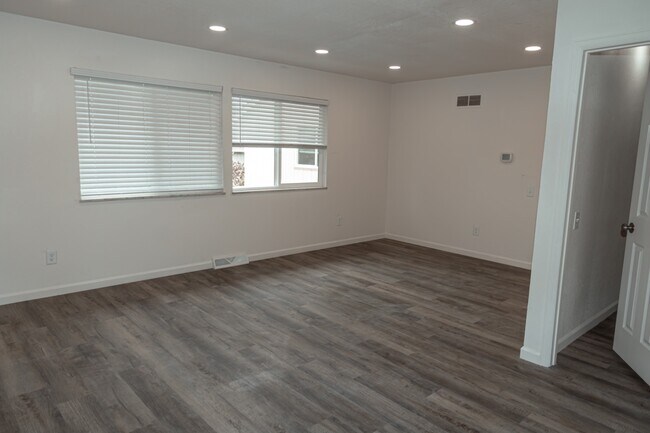Building Photo - 7355 S Garfield Ct