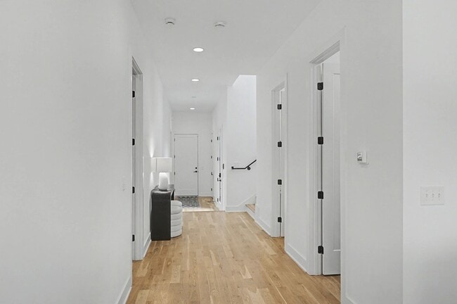 Building Photo - 2510 Barclay Dr