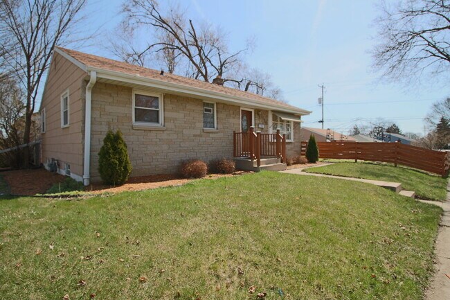 Primary Photo - Updated Single Family Home Near Vogel Park...