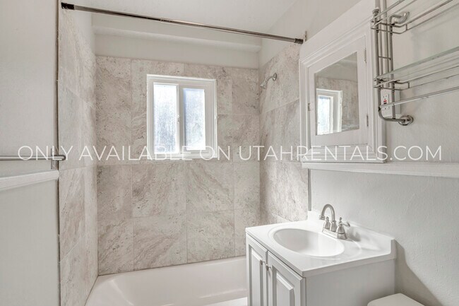 Building Photo - 222 S 100 E