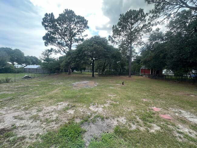 Building Photo - 602 Sand Ridge Rd
