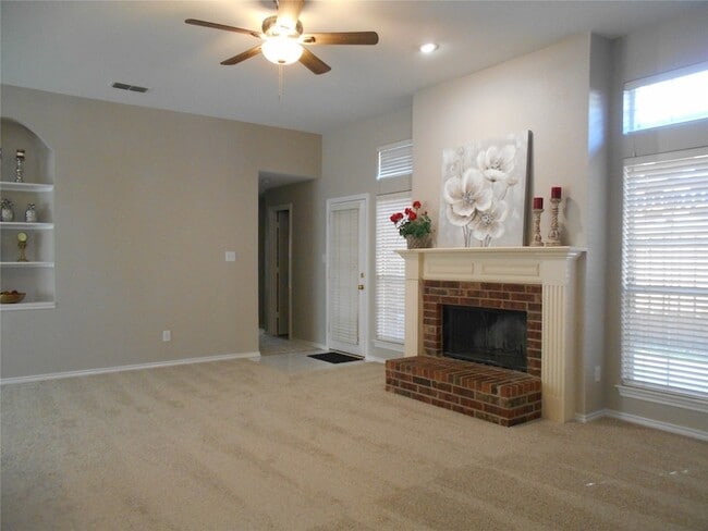 Building Photo - 4804 Holly Berry Dr