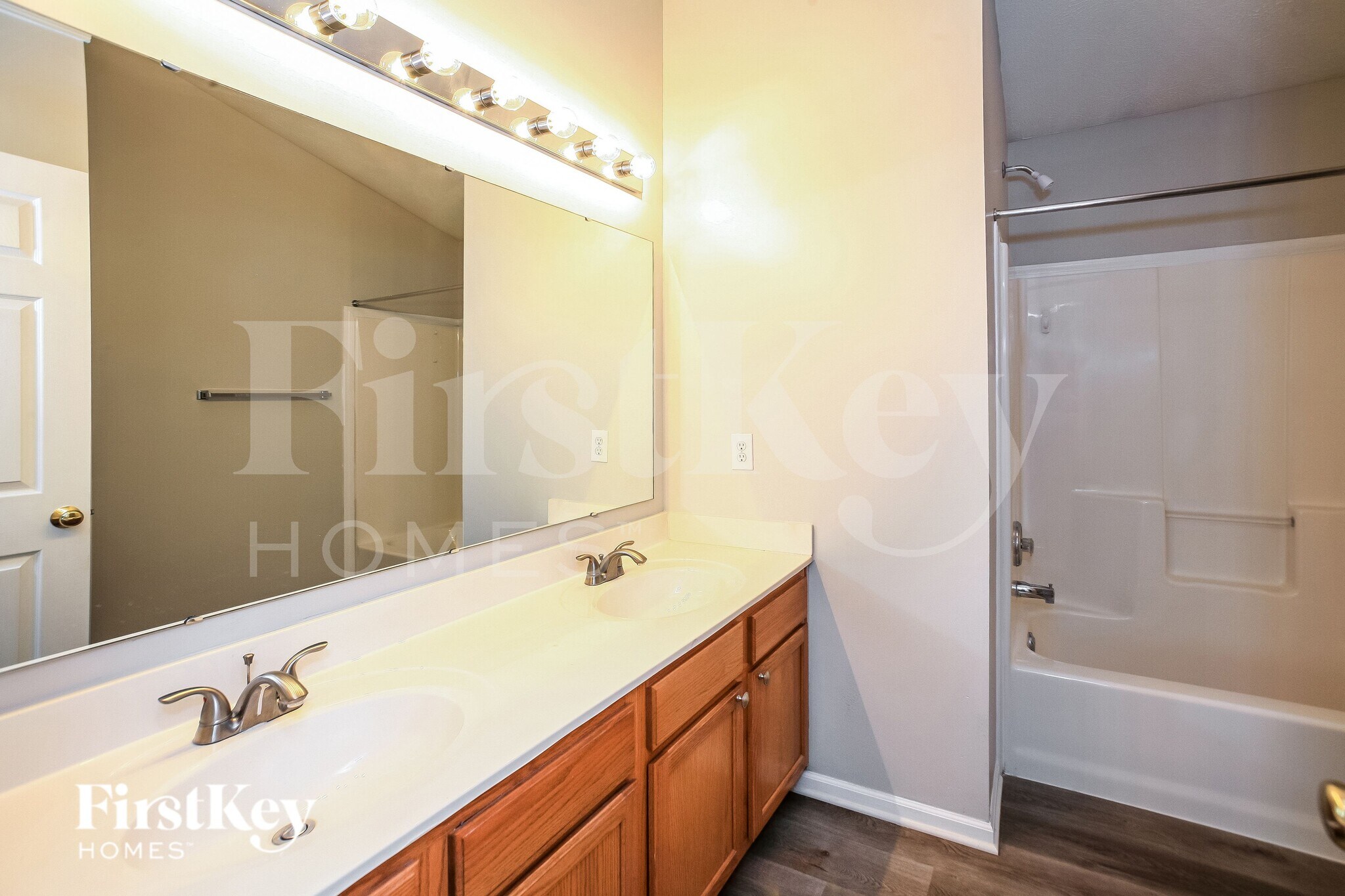 Building Photo - 8438 Aviva Ln