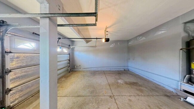 Building Photo - 37978 Spur Dr