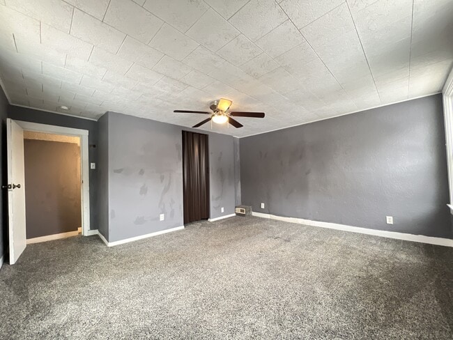 Building Photo - 2443 Division St