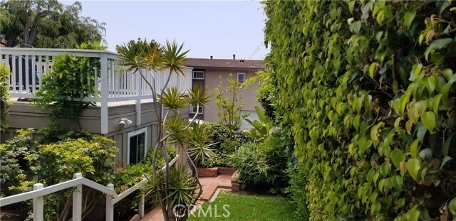 Building Photo - 2626 Solana Way