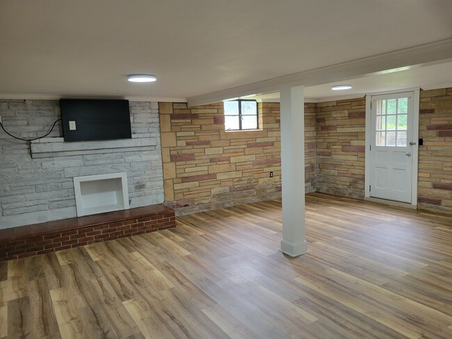 Building Photo - 109 Ray Ave
